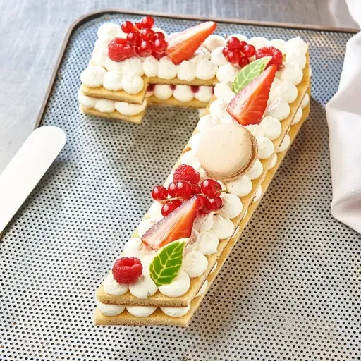 AUCHAN LE TRAITEUR Chiffre 7 Number cake fruits rouges